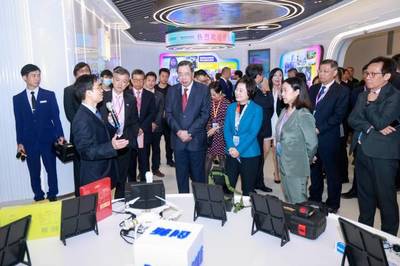 深职院与香港职训局共建粤港澳大湾区特色职教园区开园，人工智能双创服务成亮点