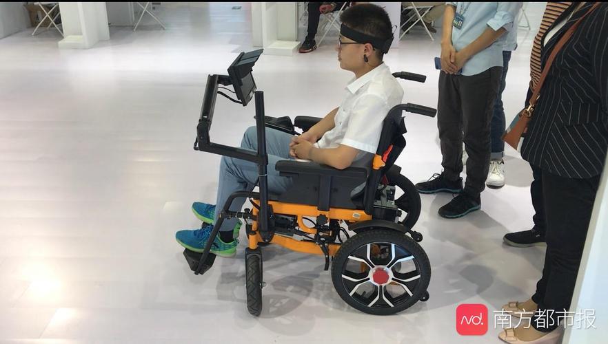 人工智能医疗黑科技亮相全国双创周:脑电信号可控制轮椅移动
